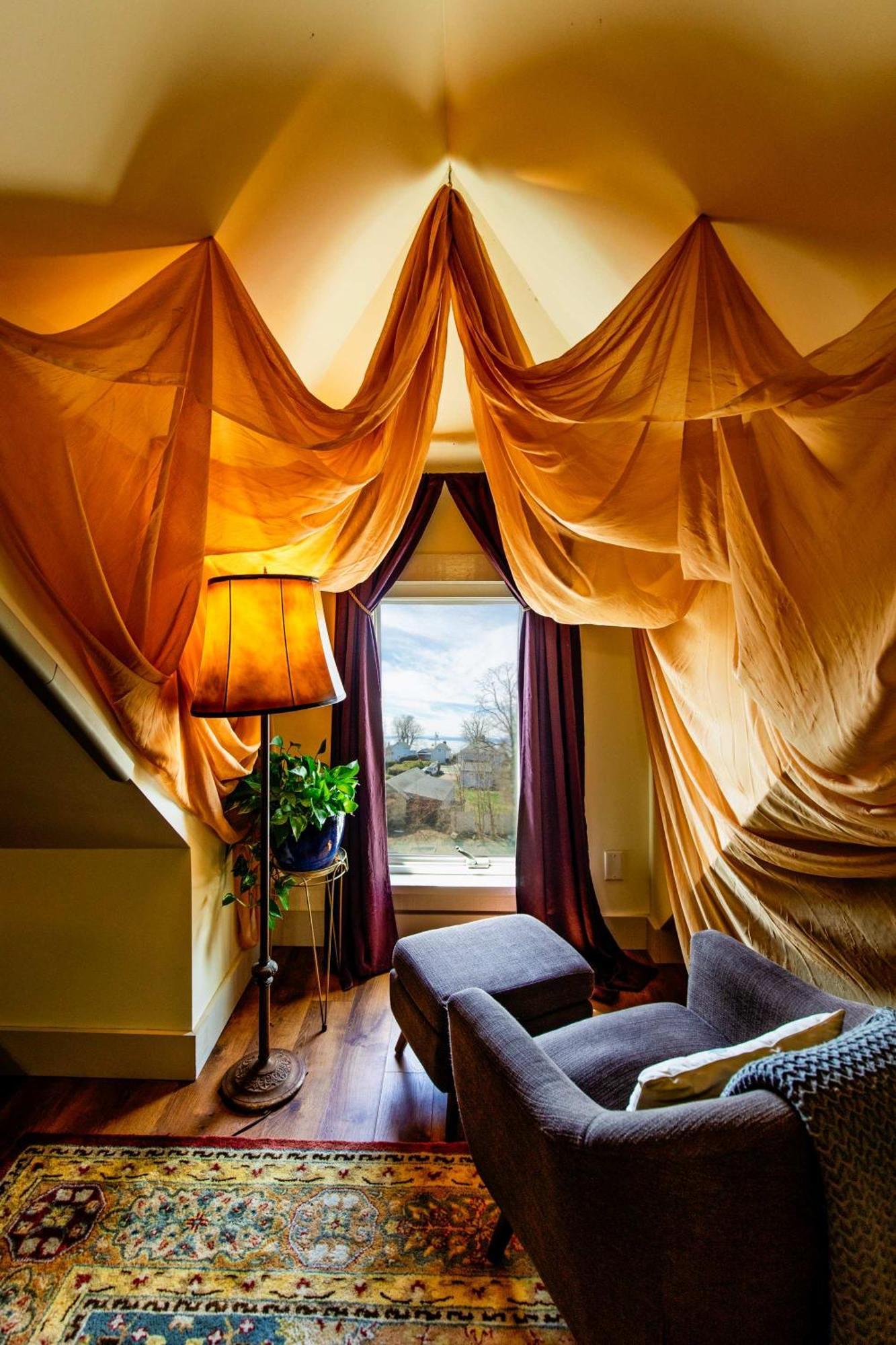 Centrally Located With Lake Views Burlington Dış mekan fotoğraf